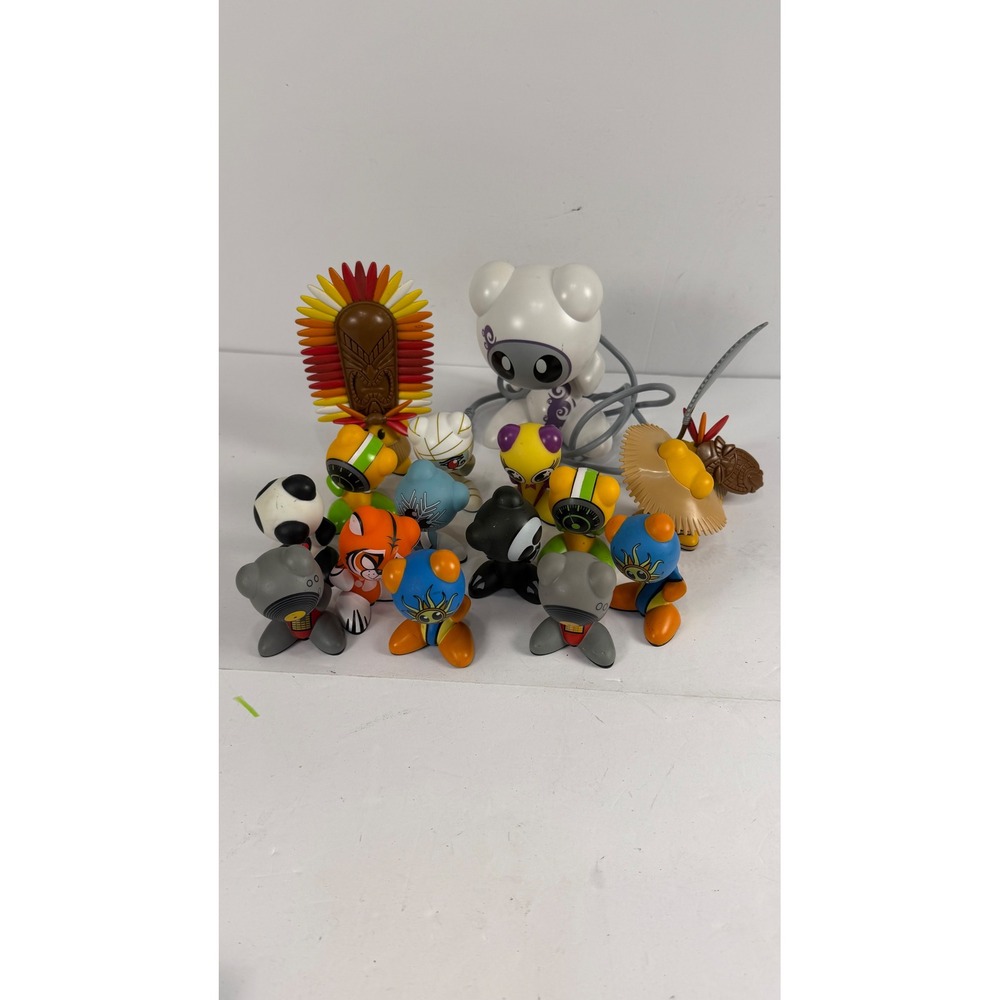 UB Funkeys Lot Hub Figure + 15 Various Figures TIKI  Pre-Owned